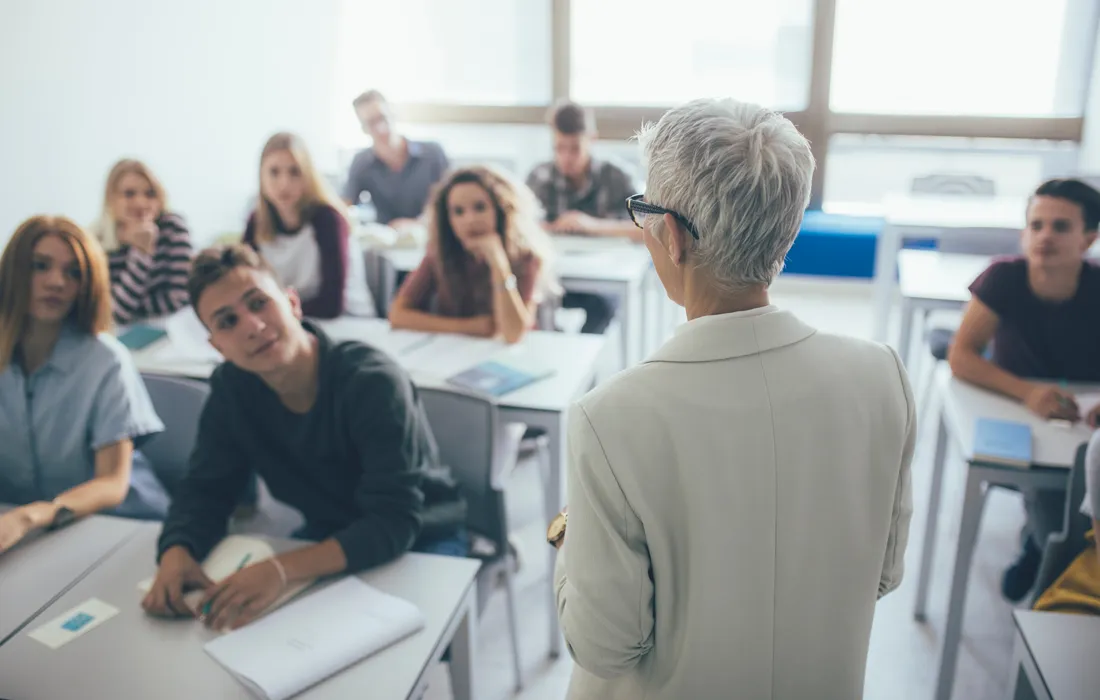 Profesores investigaron cómo impacta la educación de los colegios en la intención de emprender de los adolescentes Profesores investigaron cómo impacta la educación de los colegios en la intención de emprender de los adolescentes