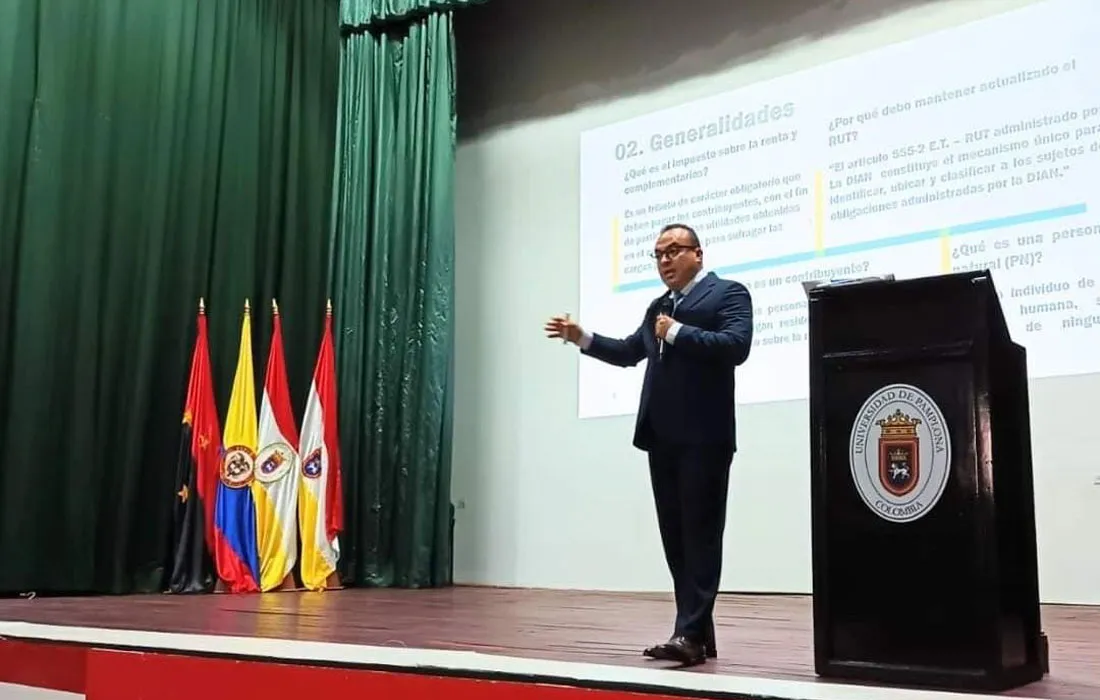 Agustín Martínez, egresado de la Maestría en Ciencias Económicas y de Gestión de la Pontificia Universidad Javeriana Cali, se ha destacado por su compromiso con la excelencia académica y su impacto en el campo de la gestión económica. Recientemente, completó su programa doctoral en Ciencias Económicas, consolidándose como un referente en temas de política fiscal, tributación e innovación.