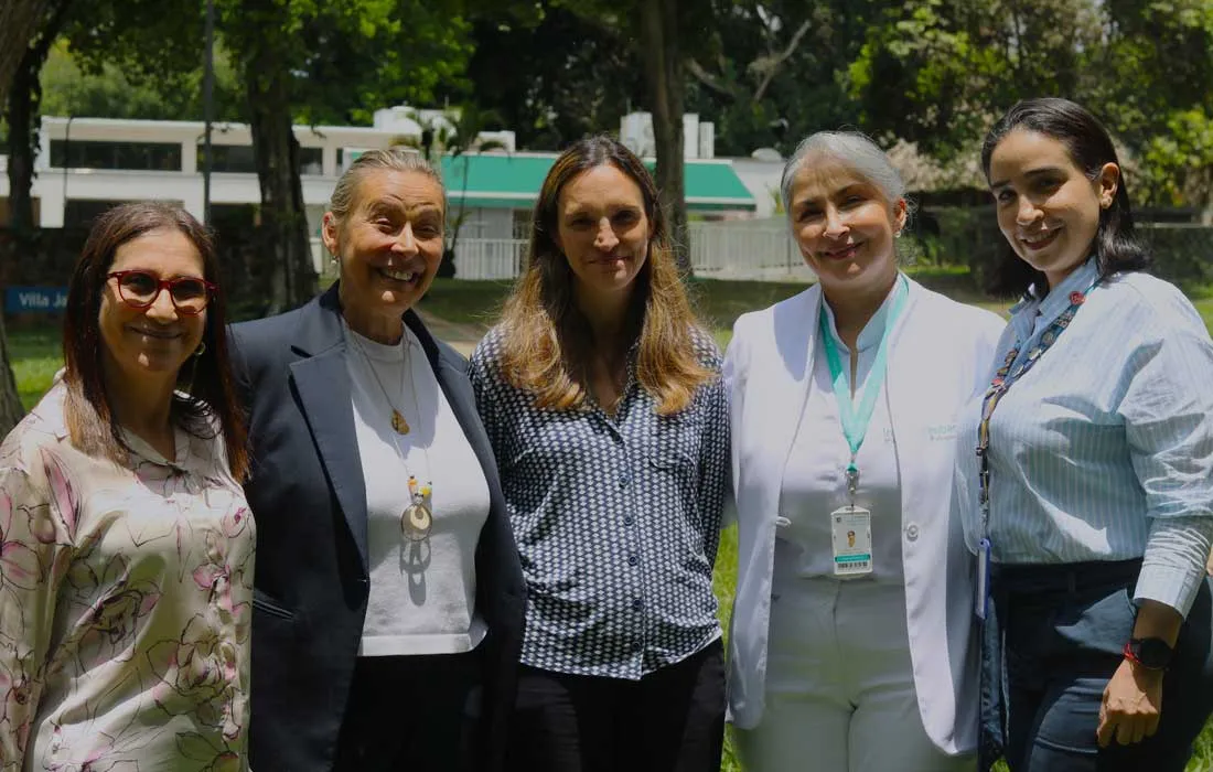 Egresados del programa de Enfermería podrán hacer prácticas y másteren España gracias a convenio con Quirón Salud