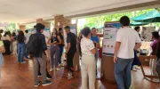 Presentación de pósters a cargo de estudiantes universitarios en Exposemilleros 2025 