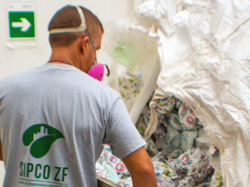 Ingenieros industriales reciclan miles de toneladas de pañales para crear productos innovadores